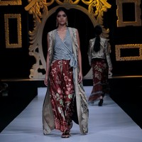 Koleksi Trunk Show Denny Wirawan dengan mengangkat tema Kelana di Ballroom Dharmawangsa Hotel. Jakarta. [dok.IMAGE DYNAMICS]