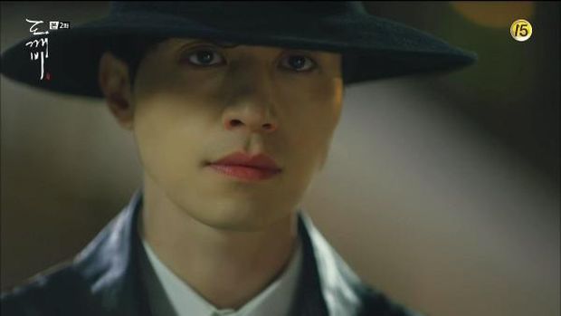 bibir merah Lee Dong Wook di serial Goblin