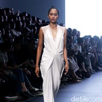 Koleksi busana terbaru Jeffry Tan di Plaza Indonesia Fashion Week 2017. Plaza Indonesia. Thamrin. Jakarta. [Foto: Mohammad Abduh/Wolipop]