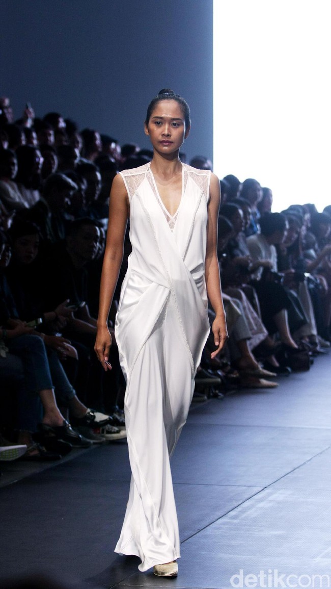 Koleksi busana terbaru Jeffry Tan di Plaza Indonesia Fashion Week 2017. Plaza Indonesia. Thamrin. Jakarta. [Foto: Mohammad Abduh/Wolipop]