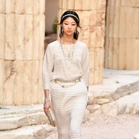 Model walks the runway during Chanel Cruise 2017/2018 Collection at Grand Palais on May 3, 2017 in Paris, France.  (Photo by Pascal Le Segretain/Getty Images)