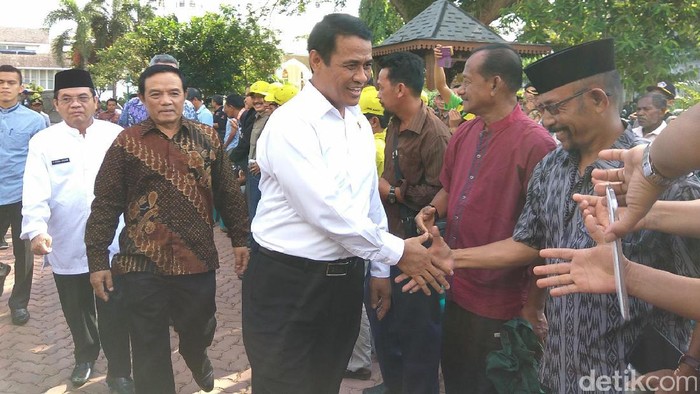 Kunjungan ke Aceh, Mentan Ladeni Curhat Petani Kakao dan Karet