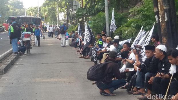 Massa GNPF di Masjid Istiqlal.