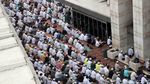 Sebelum Aksi 55, Massa Salat Jumat di Istiqlal