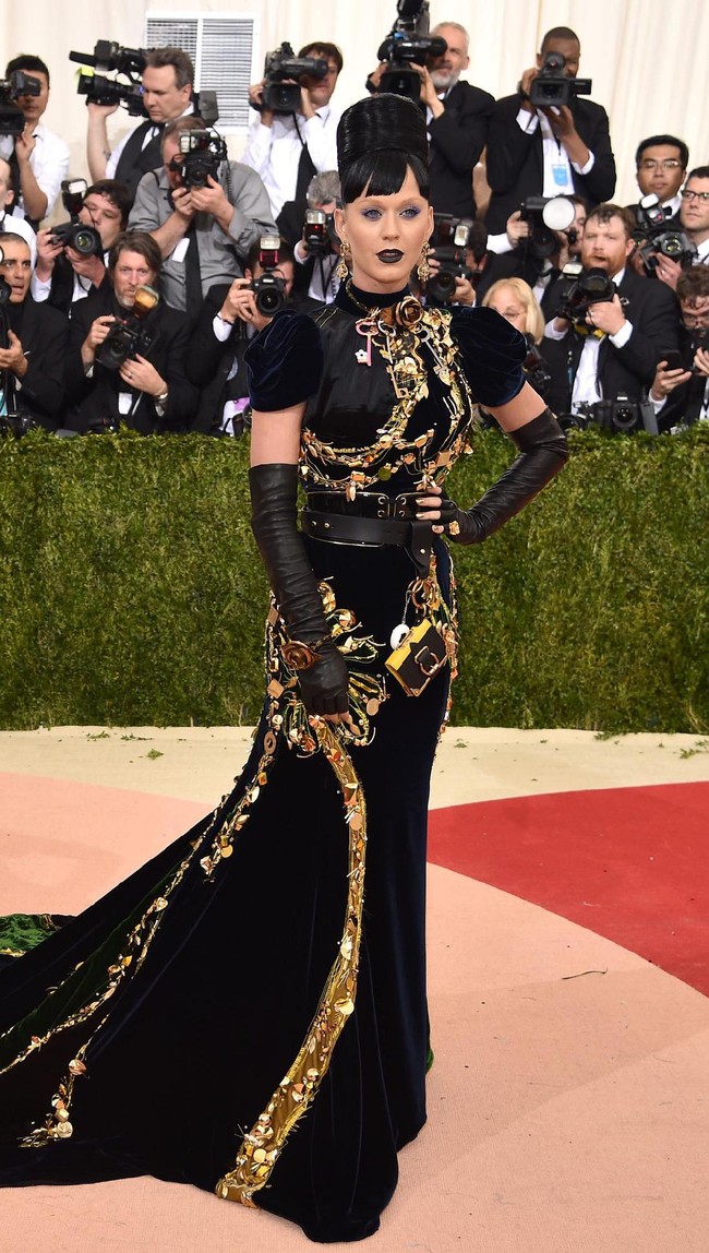 Katy Perry attends the Manus x Machina: Fashion In An Age Of Technology Costume Institute Gala at Metropolitan Museum of Art on May 2, 2016 in New York City.  (Photo by Dimitrios Kambouris/Getty Images)