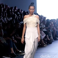 Koleksi busana terbaru Jeffry Tan di Plaza Indonesia Fashion Week 2017. Plaza Indonesia. Thamrin. Jakarta. [Foto: Mohammad Abduh/Wolipop]