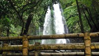 Buat yang tidak ingin berbasah-basah ria, bisa berfoto dari jembatan ini. Hasil fotonya dijamin keren dari berbagai sudut pengambilan gambar (Wahyu/detikTravel)