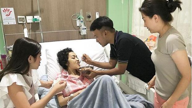 Julia Perez dijenguk keluarga Ruben Onsu dan Jessica Iskandar