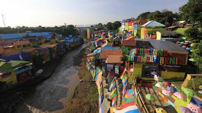 Selain di Semarang, Ini 4 Kampung Warna-warni Lain di Indonesia
