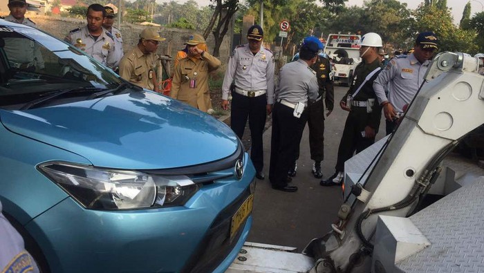 Dishub Jaktim Tertibkan 42 Kendaraan yang Parkir Sembarangan