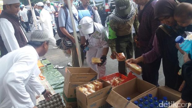 Massa GNPF di Masjid Istiqlal.