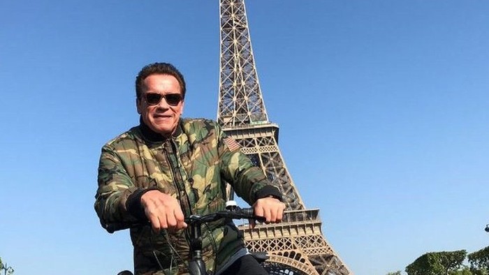 Aksi Kocak Schwarzenegger Mengganggu Turis Thailand di Paris