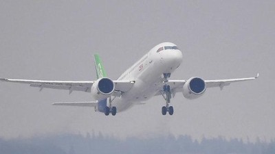 Penerbangan Perdana Pesawat C919 Made In China