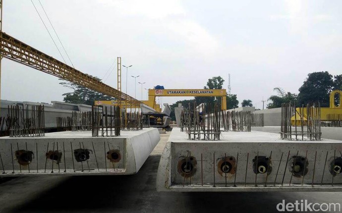 Mengintip Pabrik Beton LRT Adhi Karya di Sentul