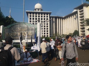 Massa Aksi GNPF 55 Sudah Penuhi Kawasan Masjid Istiqlal