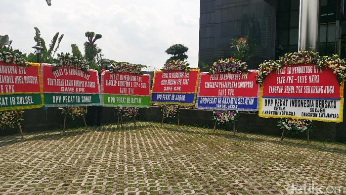 Demam Karangan Bunga Kini Sambangi KPK