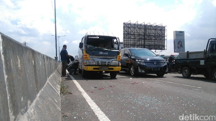 Cerita Biker yang Nyaris Celaka karena Kucing Melintas Flyover Pasupati