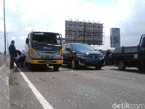 Kucing Melintas, 5 Mobil Tabrakan Beruntun di Flyover Pasupati