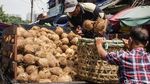 Aktivitas di Pasar Sementara Bendungan Hilir