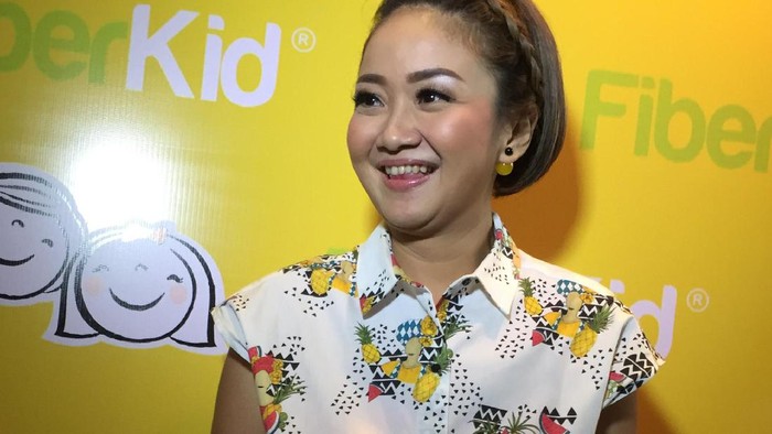 Dua Lembar Daun Selada yang Pernah Bikin Bangga Artis Cici Panda