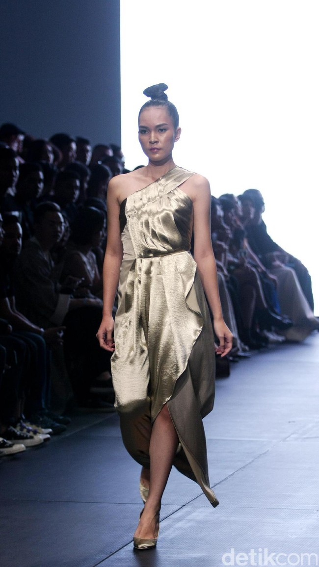 Koleksi busana terbaru Jeffry Tan di Plaza Indonesia Fashion Week 2017. Plaza Indonesia. Thamrin. Jakarta. [Foto: Mohammad Abduh/Wolipop]