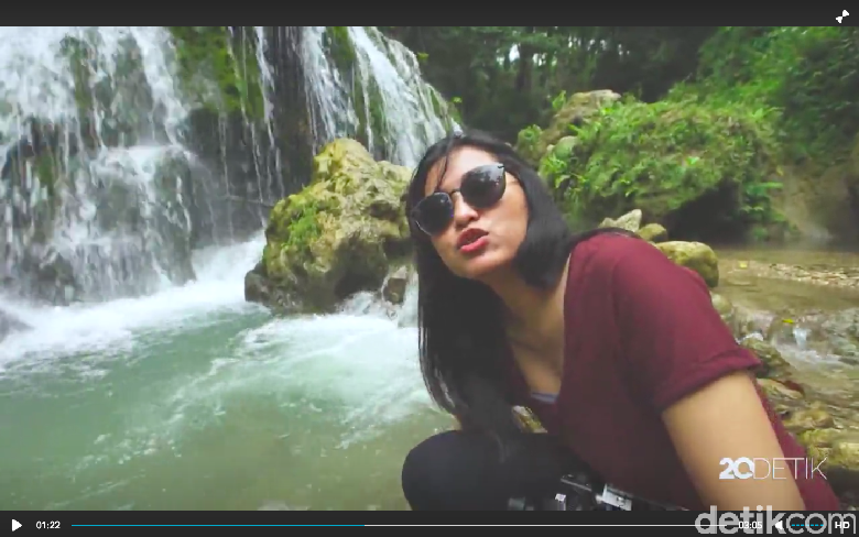 Vlog Tapal Batas: Menyusuri Atambua Bareng si Cantik Dini Vlog Tapal Batas: Menyusuri Atambua Bareng si Cantik Dini