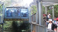 Wahana ketiga adalah Scenic Cableway. Kereta gantung ini membawa kami naik kembali dari dasar lembah sampai puncak tebing sejauh 545 meter. Ini adalah kereta gantung terbesar di Australia dengan kapasitas 84 orang (Fitraya/detikTravel)