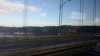  Jembatan dengan panjang 2,5 kilometer dan tinggi 60 meter ini disebut mirip dengan Golden Gate San Francisco, AS. Selain itu juga pemandangan kota dan permukiman di Kota Lisbon sangat indah dan memikat (Elza/detikTravel)