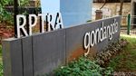 Melihat Asyiknya Anak-anak Bermain di RPTRA Gondangdia