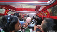 Kereta tambang ini disebut Scenic Railway yang rutenya dari atas tebing, turun ke Lembah Jamison dengan rel miring 52 derajat sepanjang 415 meter. Ini adalah rel kereta paling miring sedunia! (Fitrayaa/detikTravel)