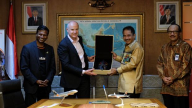 Sesi tukar menukar cinderamata (dok Jetstar)