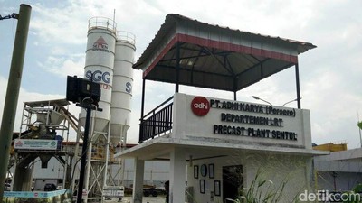 Mengintip Pabrik Beton LRT Adhi Karya di Sentul