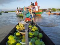 Rela Bangun Subuh Demi Wisata ke Pasar Terapung Ikonik di Banjarmasin
