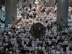 Pengaturan Shaf Sholat Berjamaah yang Benar Menurut Syariat, Seperti Apa?