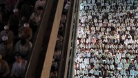Bachtiar mengatakan di dalam masjid akan ada kegiatan tausiah. Massa akan mengikuti tausiah sambil menunggu kedatangan delegasi dari MA.