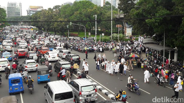 Massa Aksi 55 Menuju ke Istiqlal, Jalan Medan Merdeka Timur Padat