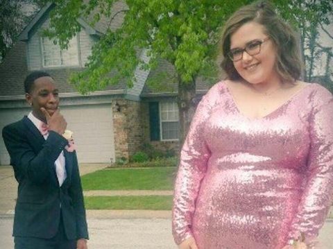 Viral, Aksi Romantis Pria yang Kekasihnya Di<i>bully</i> Netizen karena Gemuk