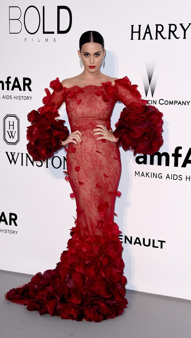 Katy Perry arrives at amfARs 23rd Cinema Against AIDS Gala at Hotel du Cap-Eden-Roc on May 19, 2016 in Cap dAntibes, France.  (Photo by Ian Gavan/Getty Images)