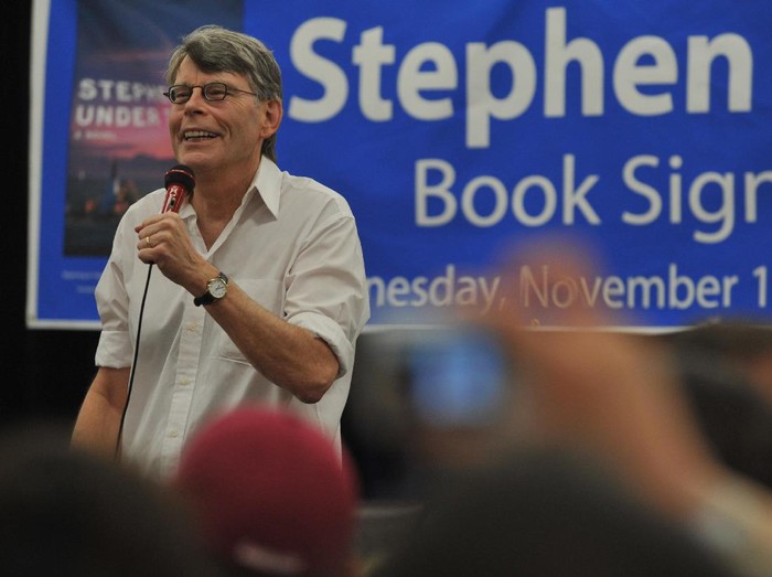 DUNDALK, MD - NOVEMBER 11:  Stephen King promotes Under The Dome at the North Point Boulevard Walmart on November 11, 2009 in Dundalk, Maryland. (Photo by Larry French/Getty Images)