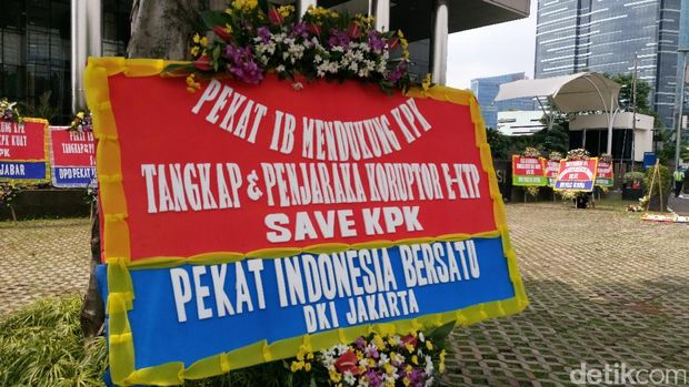 Demam Karangan Bunga Kini Sambangi KPK