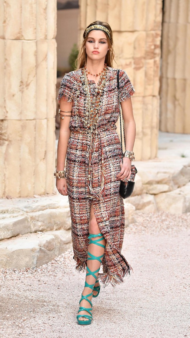 Model walks the runway during Chanel Cruise 2017/2018 Collection at Grand Palais on May 3, 2017 in Paris, France.  (Photo by Pascal Le Segretain/Getty Images)