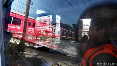 Jumat Malam Pintu Perlintasan KA Pasar Minggu Ditutup