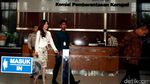 Usai Diperiksa KPK, Istri Siri Andi Narogong Bungkam
