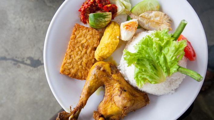 Ayam Goreng Terenak di Jakarta Bisa Dinikmati di 5 Tempat Ini