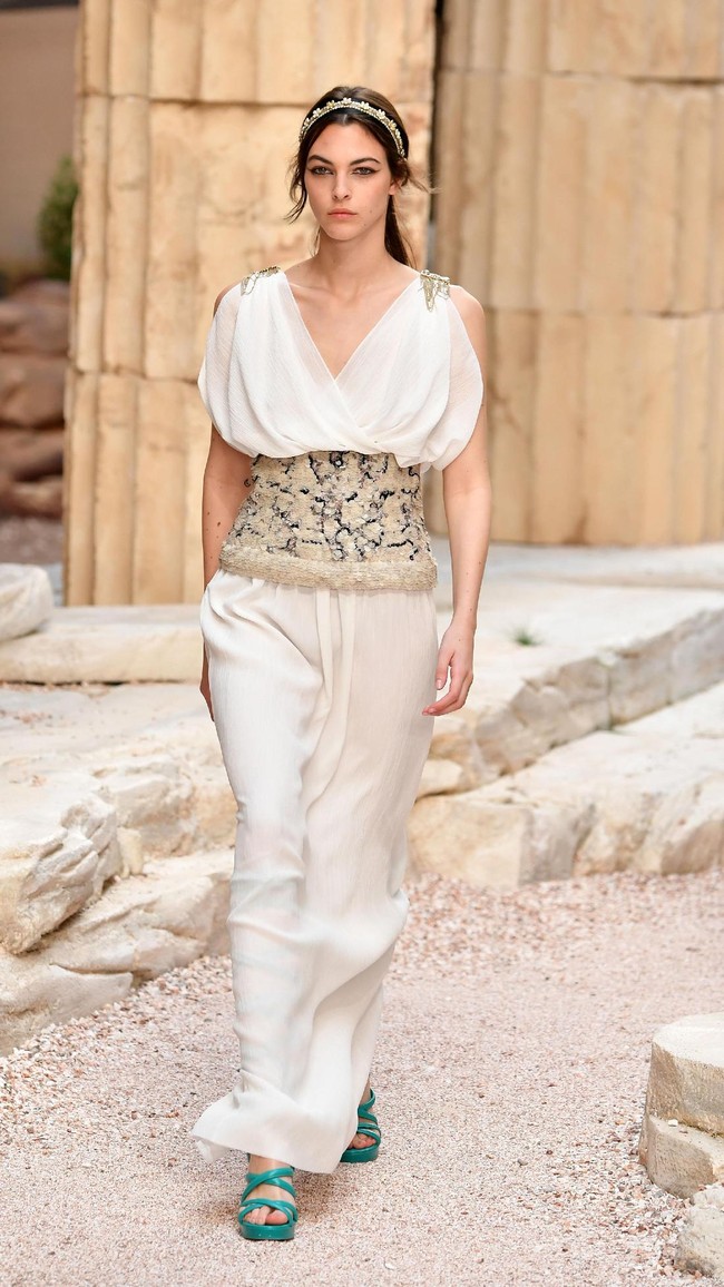 Model walks the runway during Chanel Cruise 2017/2018 Collection at Grand Palais on May 3, 2017 in Paris, France.  (Photo by Pascal Le Segretain/Getty Images)