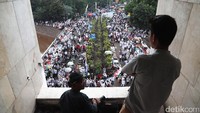 Mereka akan melakukan salat Jumat.