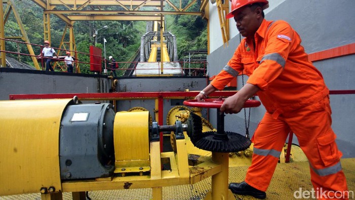 Jonan Revisi Batas Maksimal Harga Listrik Tenaga Air Jonan Revisi Batas Maksimal Harga Listrik Tenaga Air