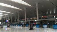 Pemeriksaan untuk masuk ke area stasiun pun sangat ketat tak ubahnya standar bandara (Mumu/detikTravel)
