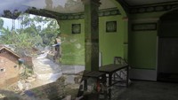 Mushala rusak diterjang banjir bandang di Kampung Kaum Kidul Barat, Desa/Kecamatan Ciwidey, Kabupaten Bandung, Jawa Barat, Sabtu (6/5/2017). Pool/Wisma Putra