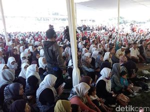 Guru Honorer Curhat Gaji Kecil: Jauh di Bawah UMP